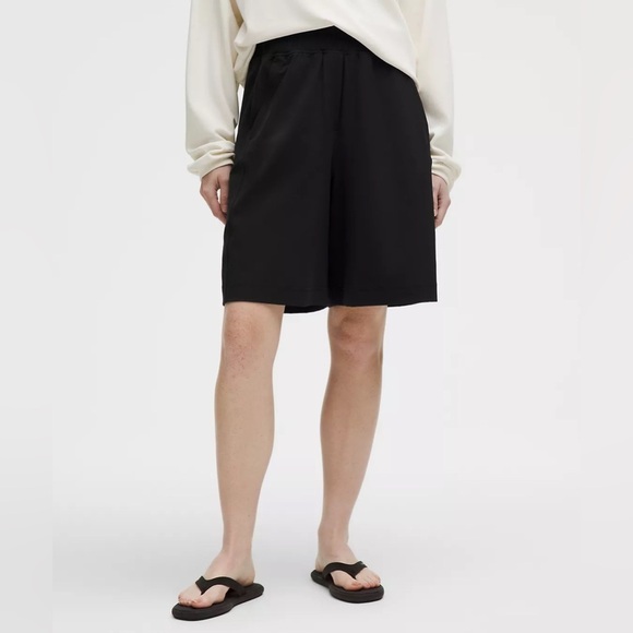 Lululemon Stretch Woven Ruffle-Waist High-Rise Short 9" - Picture 1 of 11